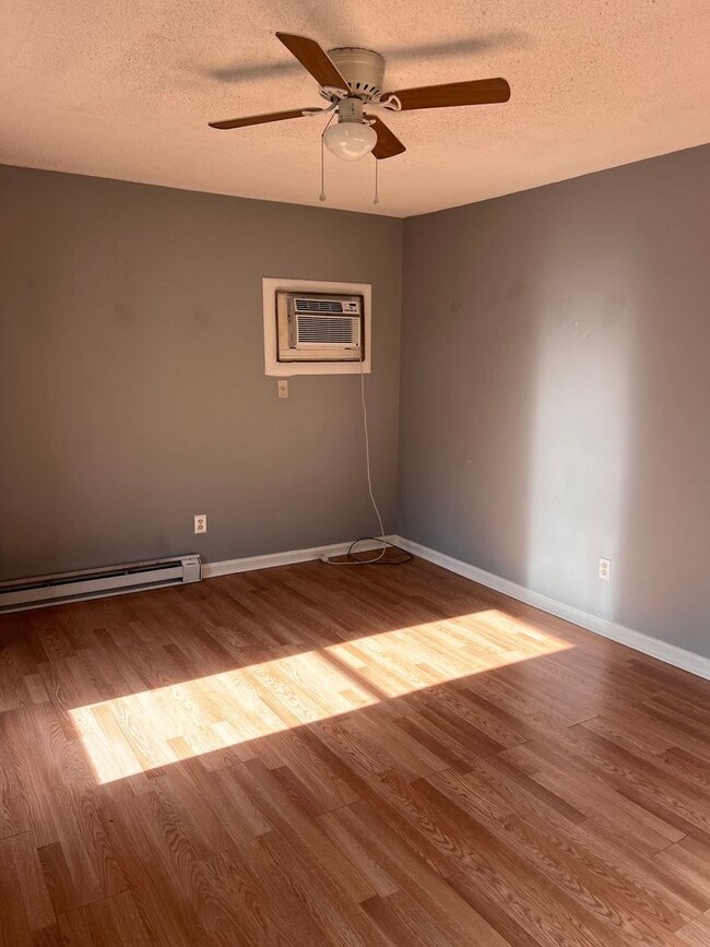 Building Photo - Duplex in Prime Location