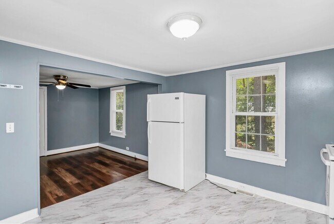 Building Photo - Charming 2 Bedroom Home, close to USC & lo...