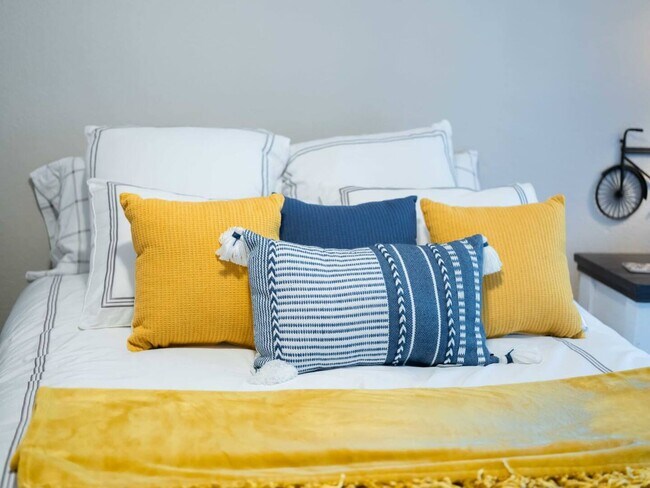 Building Photo - 6 Dogwood Dr