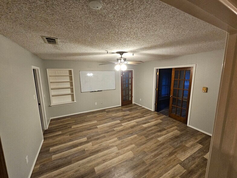 Master bedroom - 6825 County Rd 527