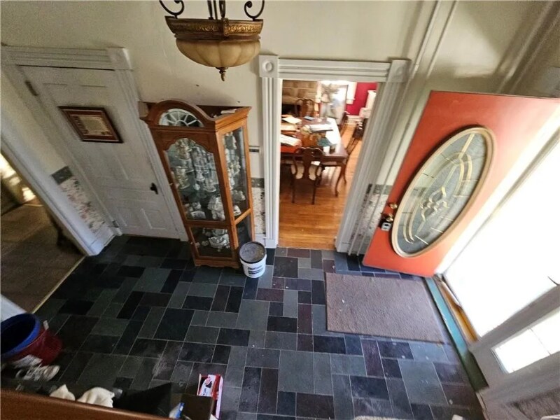 Building Photo - 19 Eagle St