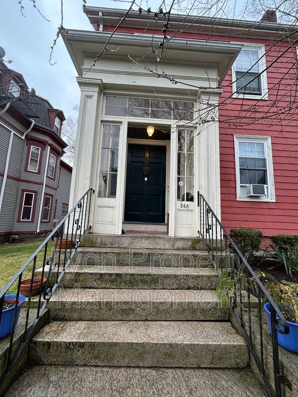 Building Photo - 44 7th St