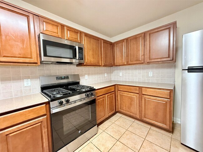 Building Photo - 431 Mantova Dr