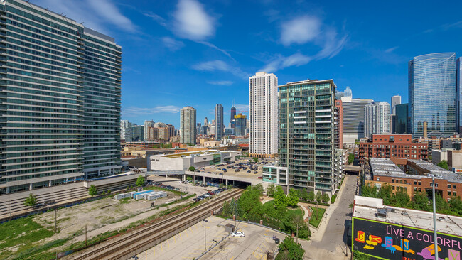 Building Photo - 740 W Fulton St