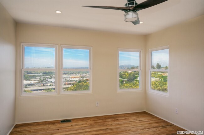 Building Photo - Modern 2 bedroom 2 bath home in Kensington Heights!