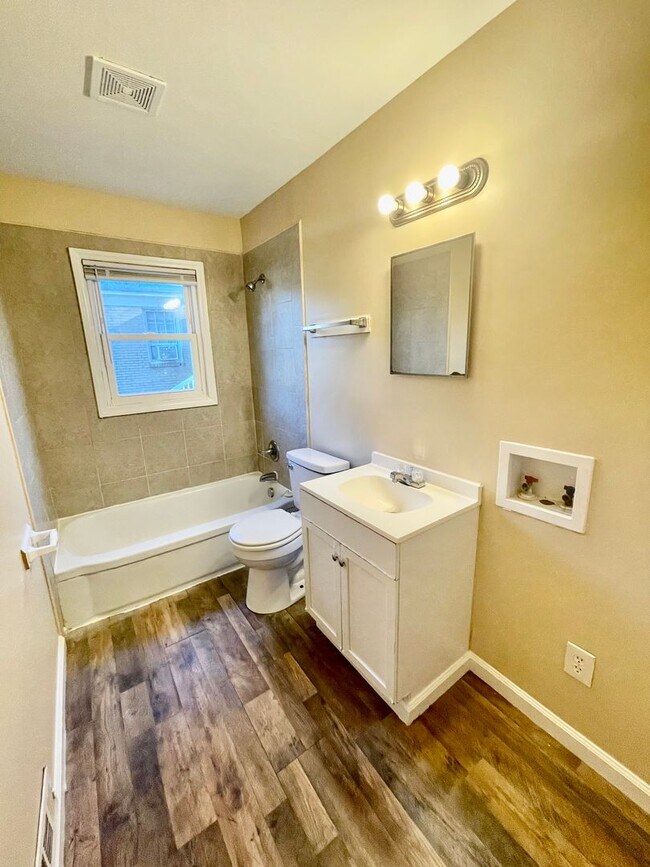 Building Photo - Terrybrook1930