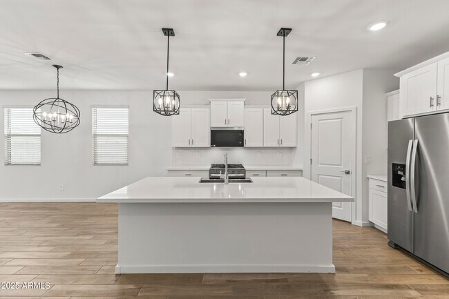 Building Photo - 15849 W Gray Fox Trl