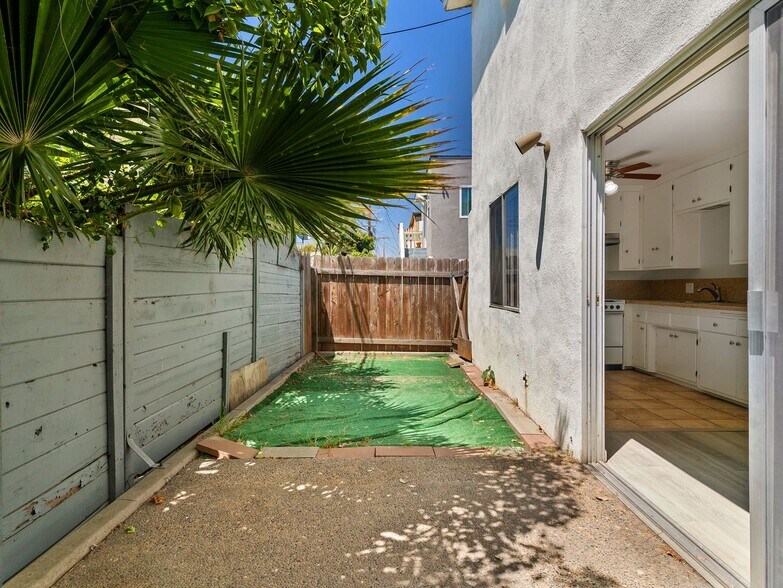Building Photo - 425 Gaviota Ave