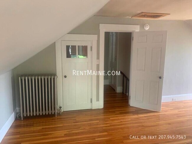 Building Photo - 13 Hudson St