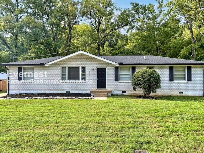 Primary Photo - 3 Bed, 2 Bath Home with Off-Street Parking...