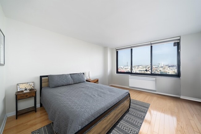 Building Photo - 700 Grove St