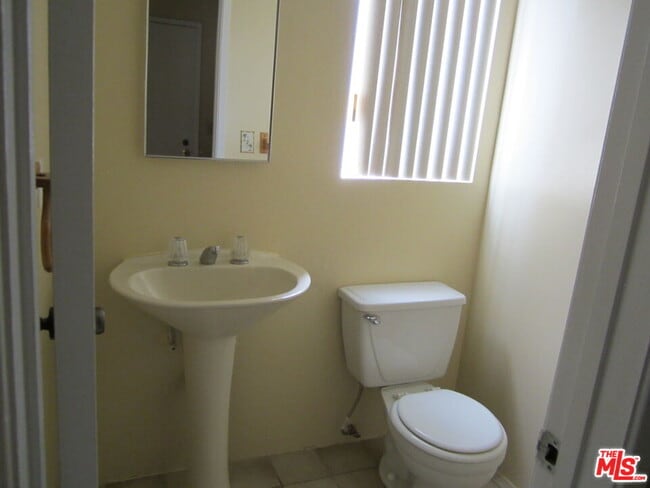 Building Photo - 5275 Colodny Dr