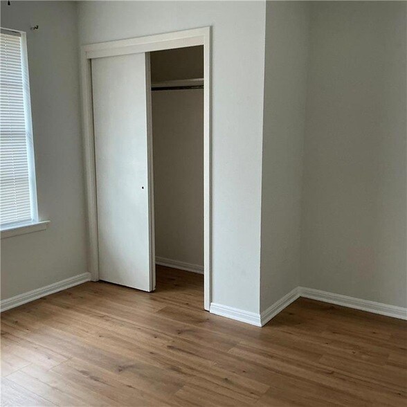 Building Photo - 5008 Academy Dr