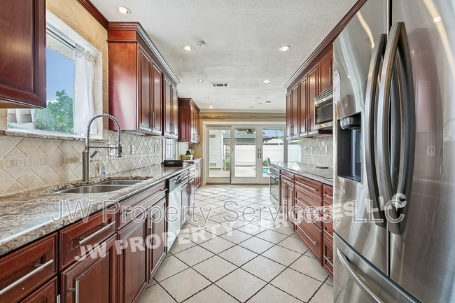 Building Photo - 3228 Lake Trail Dr