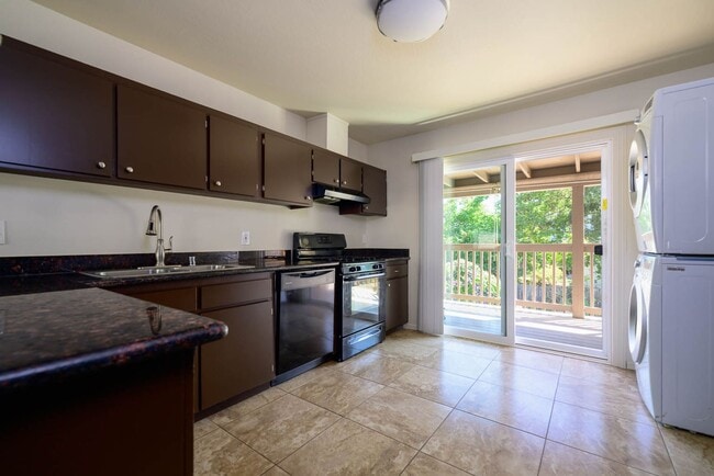 Building Photo - Benicia! Large two bedroom, one bath avail...