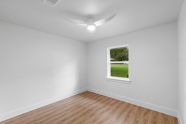 Building Photo - 62 Greenbriar Dr