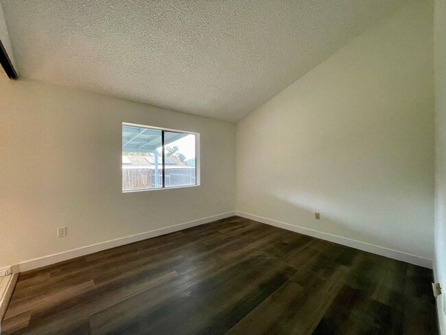 Building Photo - Cozy 3 Bedroom 2 Bathroom Home in El Cajon!