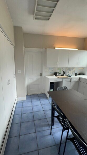 Building Photo - 1000 Memorial Dr