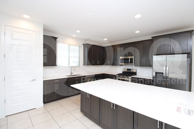 Building Photo - 2516 E Pelican Dr