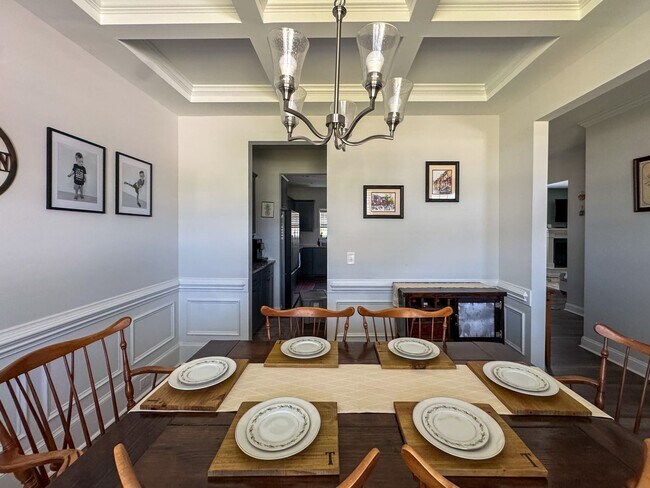 Building Photo - Stunning 4 Bed 2.5 Bath Home in Cameron with Fenced Yard