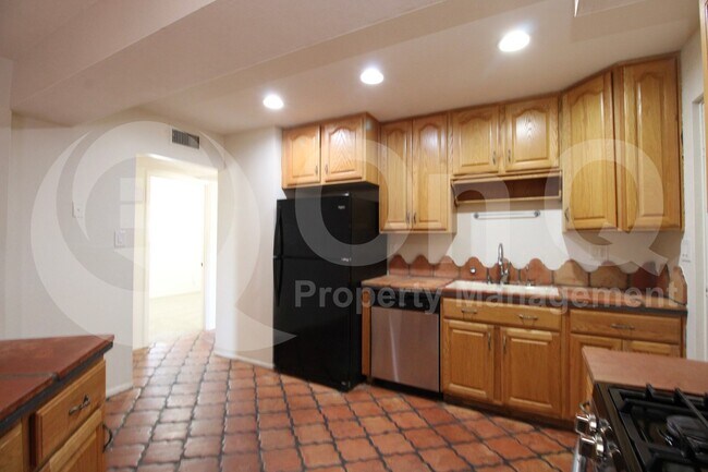 Building Photo - 1623 E Palmcroft Dr