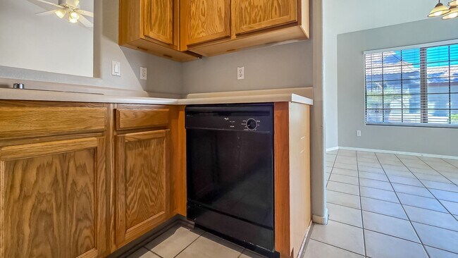 Building Photo - 13344 W Desert Ln