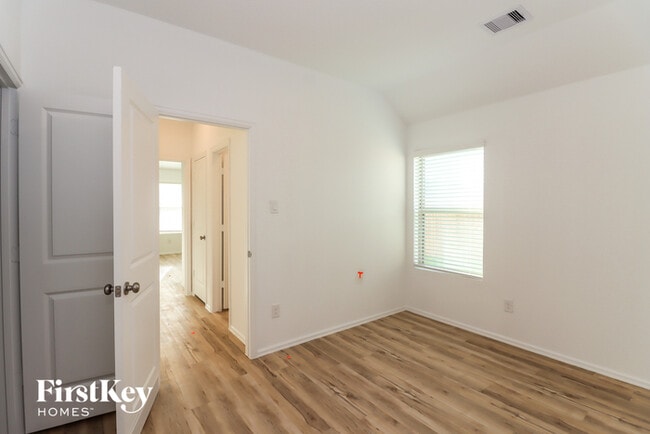 Building Photo - 7727 Jasmine Chase Dr