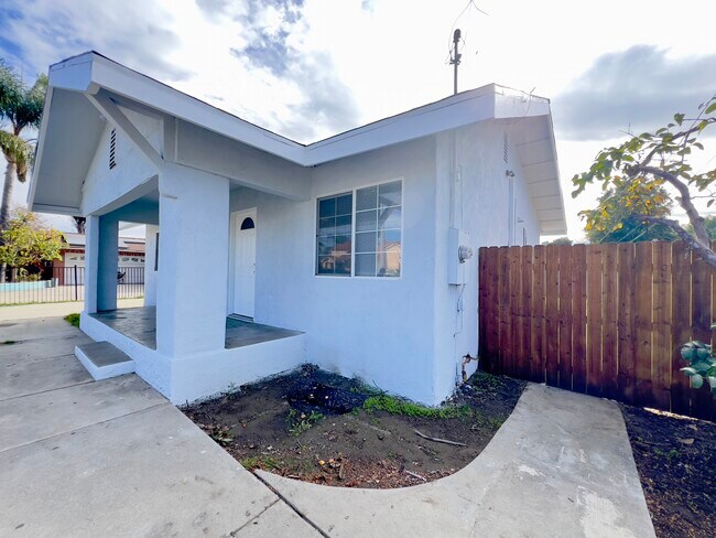 Building Photo - 1440 W Grand Ave