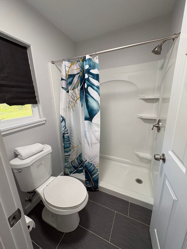 Building Photo - 16-2095 Rainbow Dr