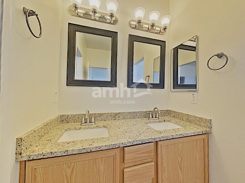 Building Photo - 2503 N Avenida TABICA