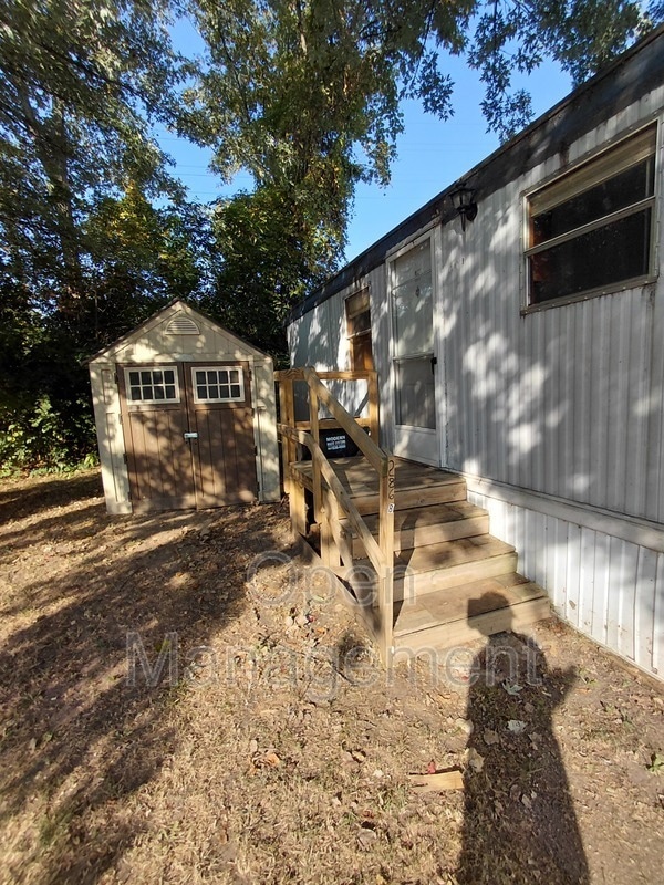 Building Photo - 301 Mantle Ave