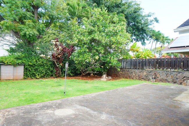 Building Photo - Waikele Home With a View!