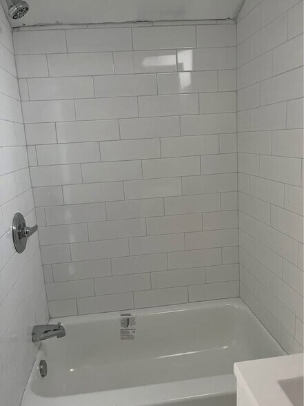 Primary Photo - 21 Prince Ave