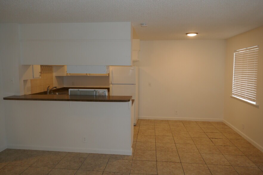 Building Photo - 3356 Sylvia St