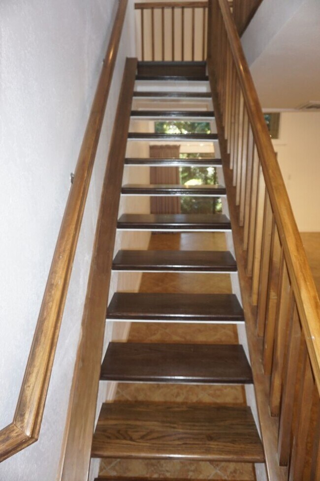 Building Photo - Wonderfully Remodeled 1 Bedroom with Stunn...
