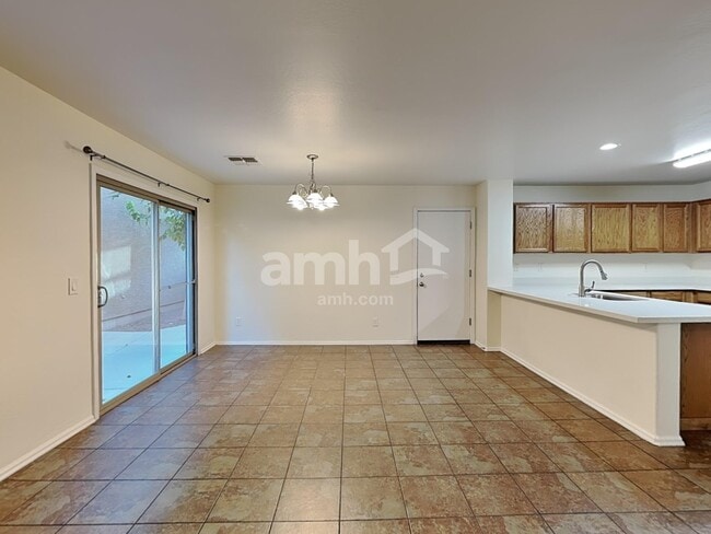 Building Photo - 1033 S Deerfield Ln