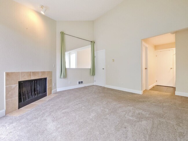 Building Photo - On-the-Water Living Experience: 2BR/2BA Co...