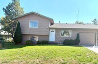 Building Photo - 3 Bedroom Home with Large Yard