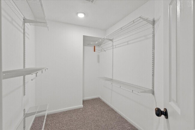 Building Photo - 401 Paradise Dr