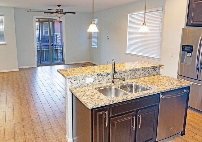 Building Photo - Great Townhome For Rent!