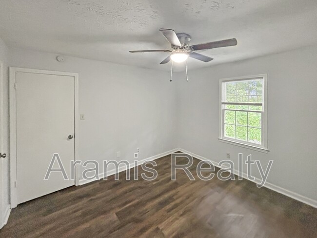 Building Photo - 3015 Spruce Cir