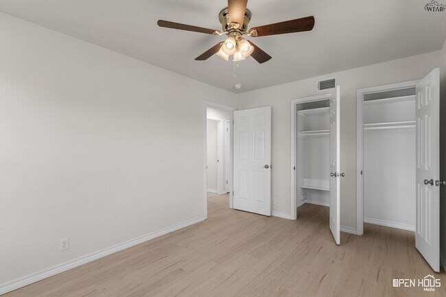 Building Photo - 3201 Cuba Ct