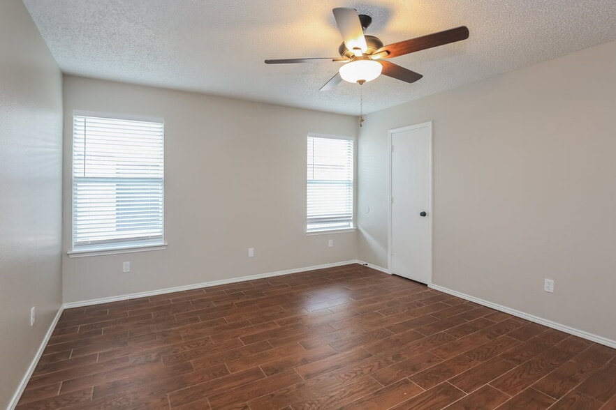 Building Photo - 2813 McIntosh Ct