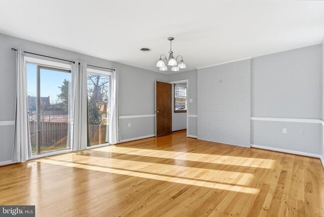 Building Photo - 413 Briarmont Dr