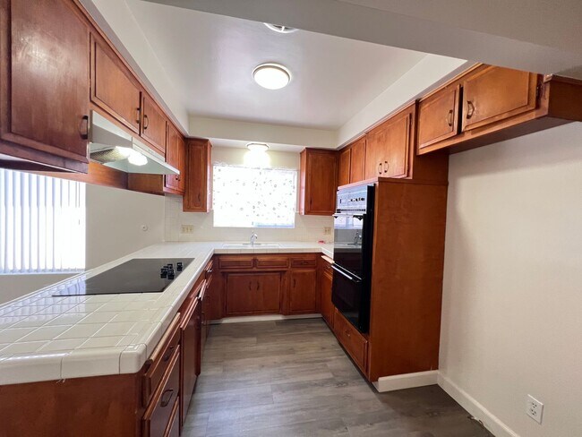 Building Photo - LEB