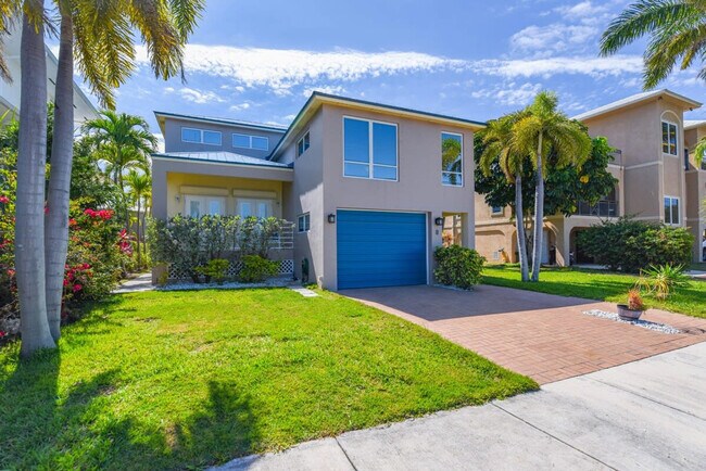 Building Photo - 8 Floral Ave