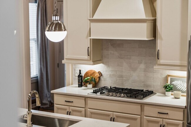 Building Photo - 1036 Clifton St