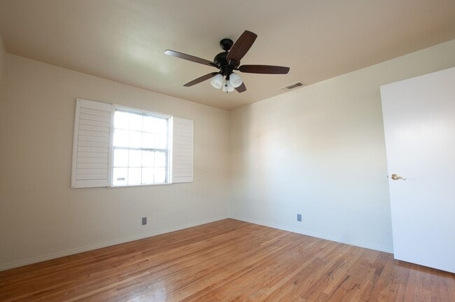 Building Photo - Beautiful single family house for rent