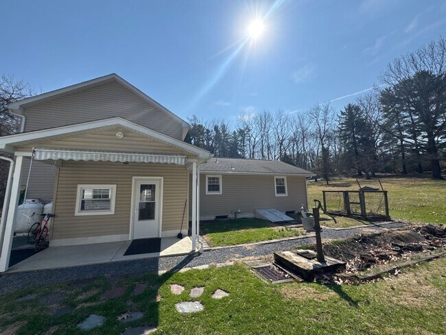 Building Photo - 3676 Lower Saucon Rd