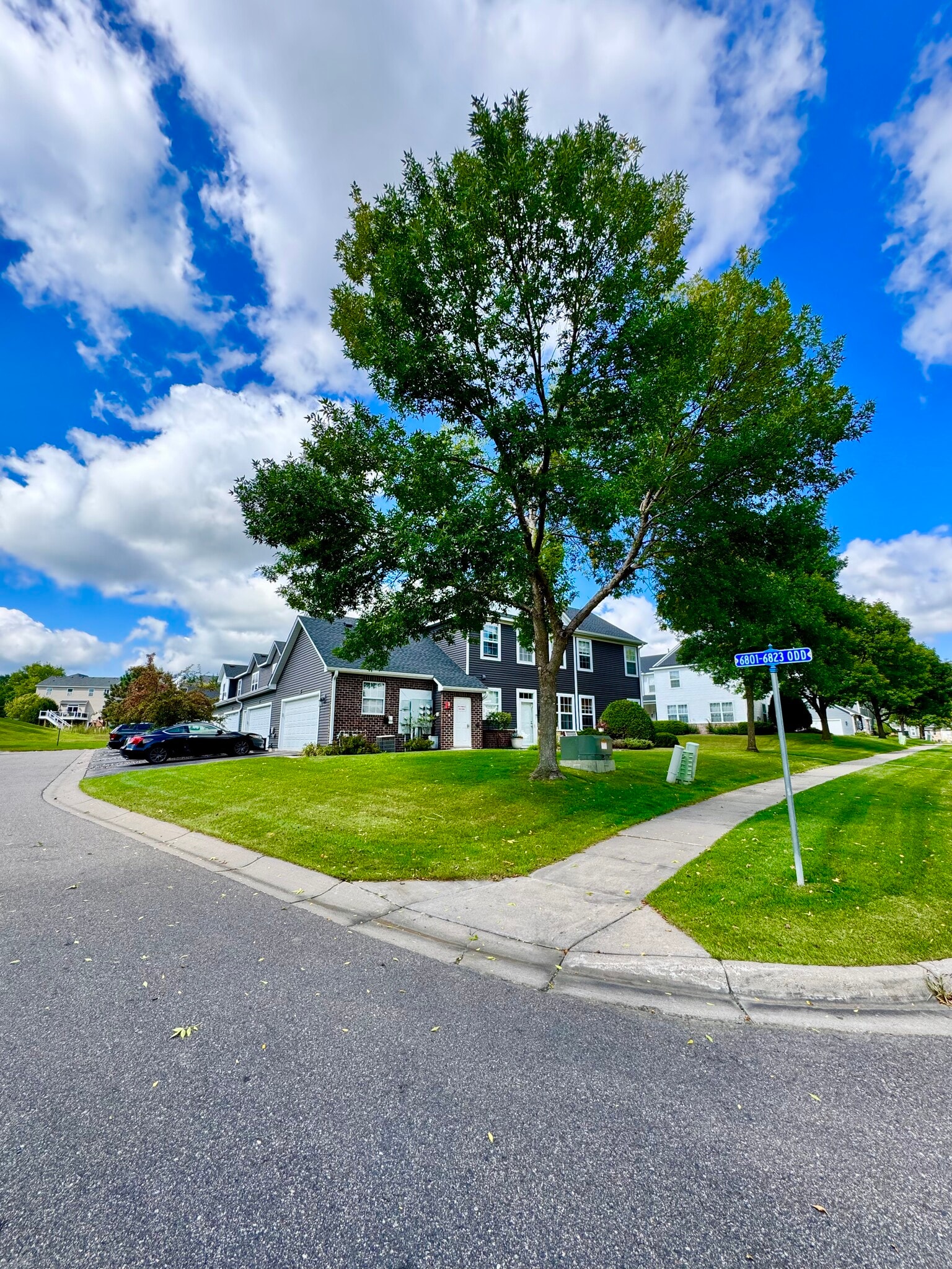 Building Photo - 6819 Narcissus Ln N
